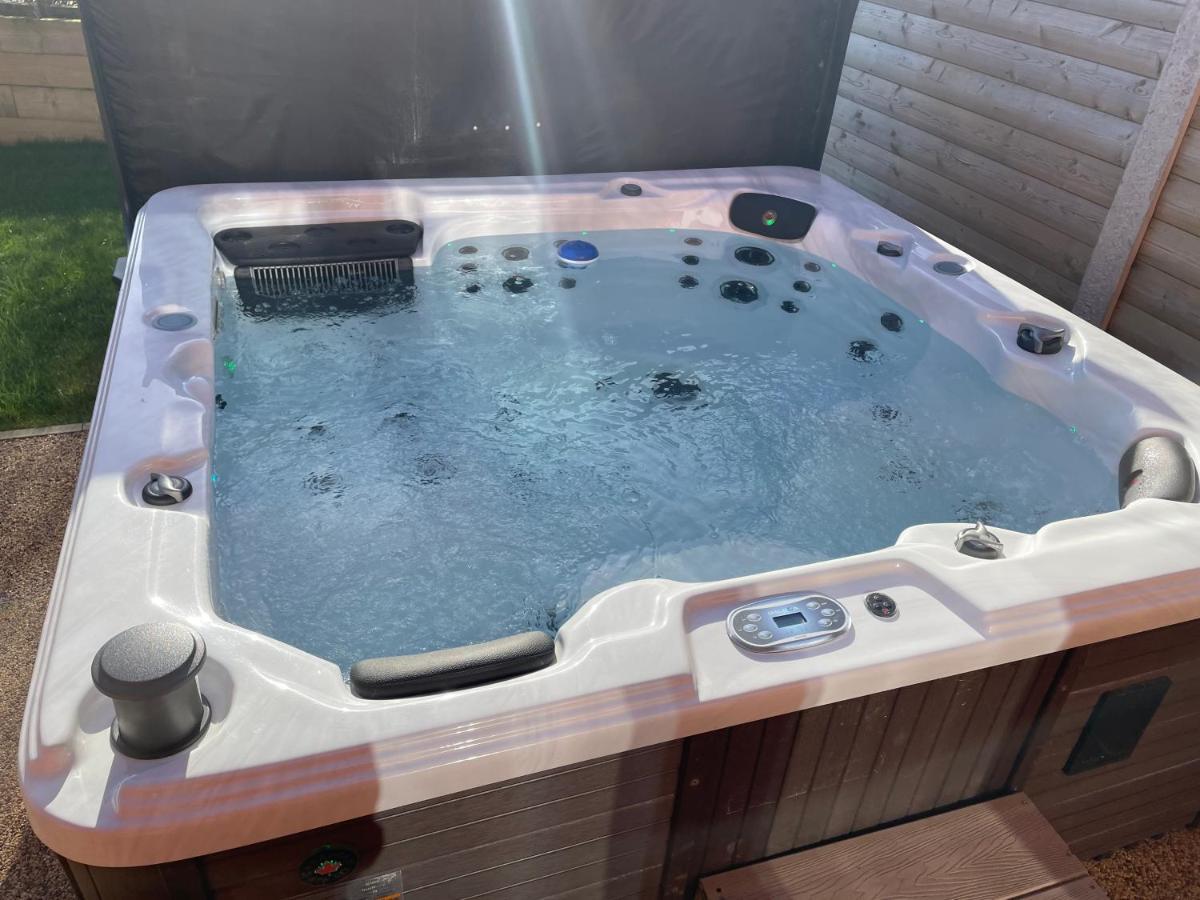 31 Cherry East Riding Of Yorkshire Hot Tub & Fishing Garton Extérieur photo