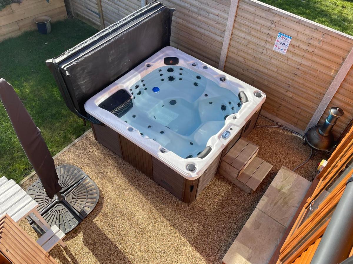 31 Cherry East Riding Of Yorkshire Hot Tub & Fishing Garton Extérieur photo
